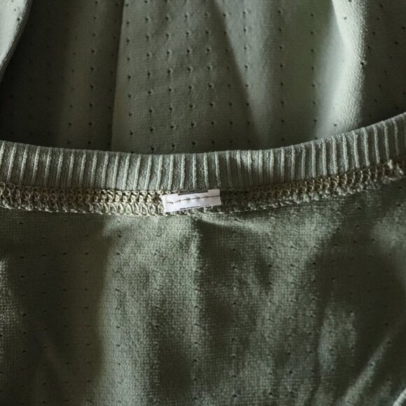 Women's Sz M Green Activewear Crewneck Stretch Long Sleeve‎ T-Shirt Top - Picture 10 of 10